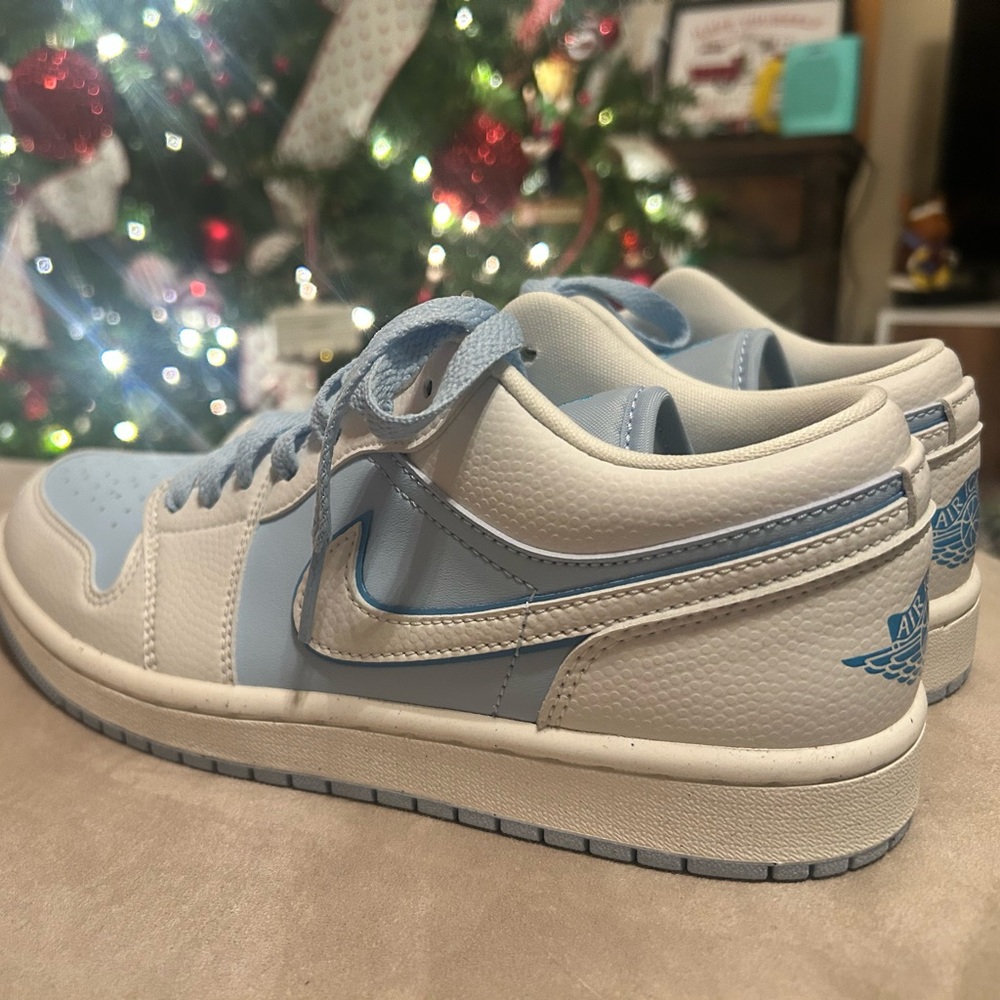 Jordan 1 Low SE Reverse Ice Blue